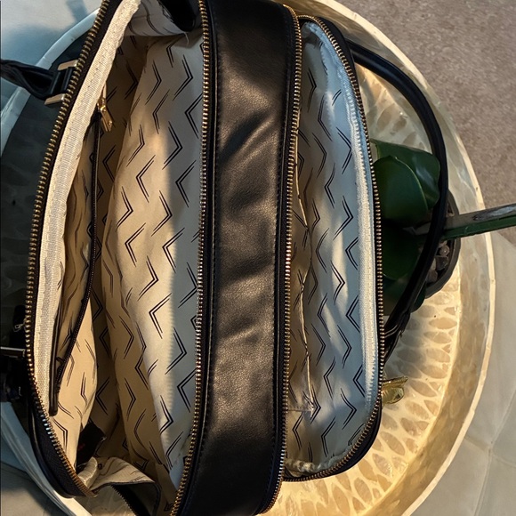 Urban Expressions Black Shoulder Bag - Picture 8 of 11